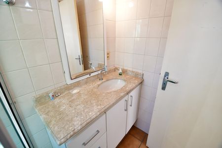 Banheiro de kitnet/studio para alugar com 1 quarto, 40m² em Vila Itapura, Campinas