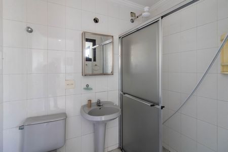 Banheiro de Serviço  de apartamento à venda com 3 quartos, 170m² em Vila Galvão, Guarulhos
