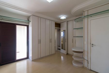 Apartamento à venda com 170m², 3 quartos e 2 vagas Apartamento à venda com 170m², 3 quartos e 2 vagasSuíte