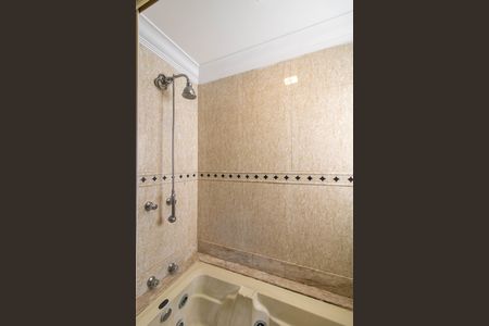 Apartamento à venda com 170m², 3 quartos e 2 vagas Apartamento à venda com 170m², 3 quartos e 2 vagasSuíte