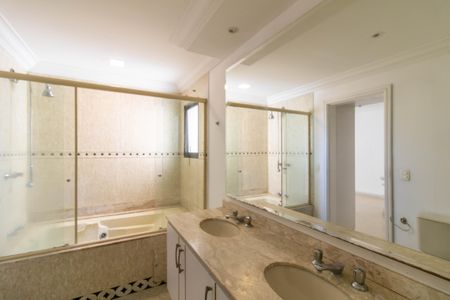 Apartamento à venda com 170m², 3 quartos e 2 vagas Apartamento à venda com 170m², 3 quartos e 2 vagasSuíte
