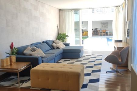 Casa à venda com 6 quartos, 407m² em Jardim Sao Bento, São Paulo