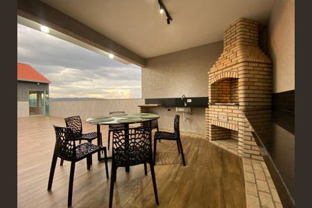 Casa à venda com 380m², 4 quartos e 2 vagas Casa à venda com 380m², 4 quartos e 2 vagasVaranda com churrasqueira e vista para a cidade.
