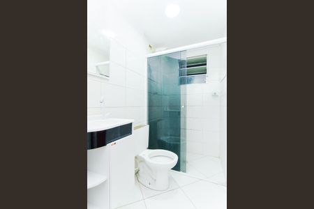 Banheiro  de apartamento à venda com 2 quartos, 48m² em Vila Galvão, Guarulhos