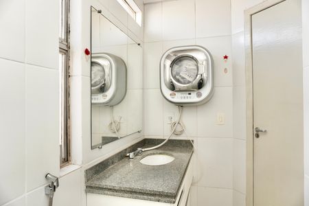 Banheiro  de kitnet/studio à venda com 1 quarto, 26m² em Santa Efigênia, Belo Horizonte
