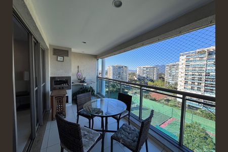Apartamento para alugar com 206m², 4 quartos e 3 vagas Apartamento para alugar com 206m², 4 quartos e 3 vagasVaranda