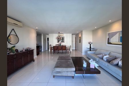 Apartamento para alugar com 206m², 4 quartos e 3 vagas Apartamento para alugar com 206m², 4 quartos e 3 vagasSala