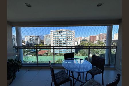 Apartamento para alugar com 206m², 4 quartos e 3 vagas Apartamento para alugar com 206m², 4 quartos e 3 vagasVaranda