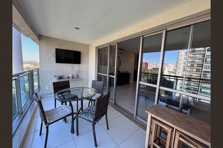 Apartamento para alugar com 206m², 4 quartos e 3 vagas Apartamento para alugar com 206m², 4 quartos e 3 vagasVaranda