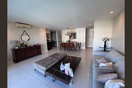 Apartamento para alugar com 206m², 4 quartos e 3 vagas Apartamento para alugar com 206m², 4 quartos e 3 vagasSala