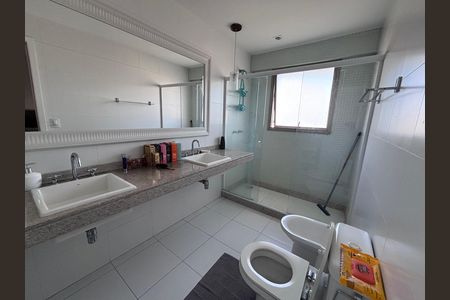 Apartamento para alugar com 206m², 4 quartos e 3 vagas Apartamento para alugar com 206m², 4 quartos e 3 vagasBanheiro do Quarto 4