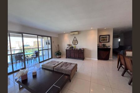 Apartamento para alugar com 206m², 4 quartos e 3 vagas Apartamento para alugar com 206m², 4 quartos e 3 vagasSala
