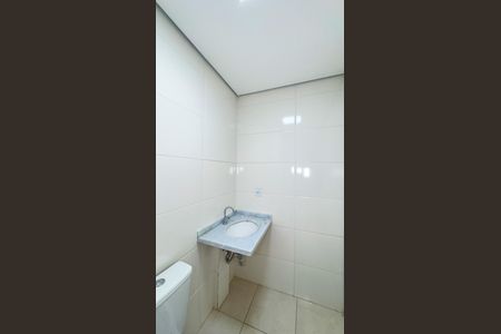 Banheiro de apartamento para alugar com 2 quartos, 42m² em Vila das Belezas, São Paulo