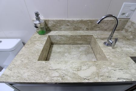 Banheiro de apartamento à venda com 2 quartos, 40m² em Vila Domitila, São Paulo