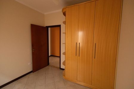 Casa de condomínio para alugar com 458m², 4 quartos e 4 vagas Casa de condomínio para alugar com 458m², 4 quartos e 4 vagasQuarto 2