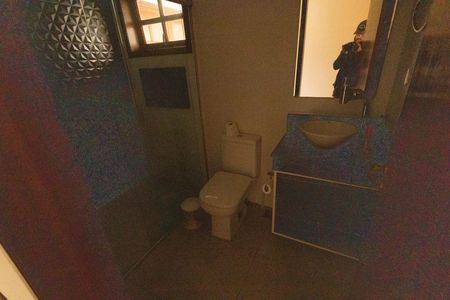 Casa de condomínio para alugar com 458m², 4 quartos e 4 vagas Casa de condomínio para alugar com 458m², 4 quartos e 4 vagasBanheiro 2