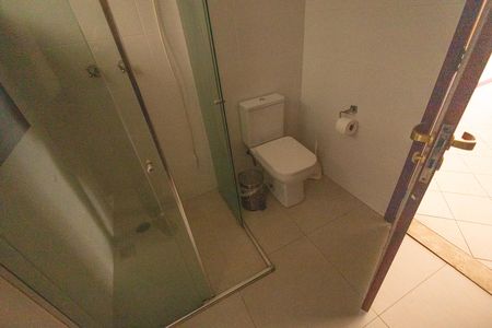 Casa de condomínio para alugar com 458m², 4 quartos e 4 vagas Casa de condomínio para alugar com 458m², 4 quartos e 4 vagasBanheiro 2