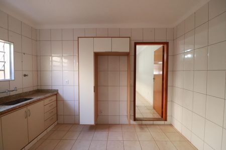 Casa para alugar com 125m², 3 quartos e 2 vagasCozinha 
