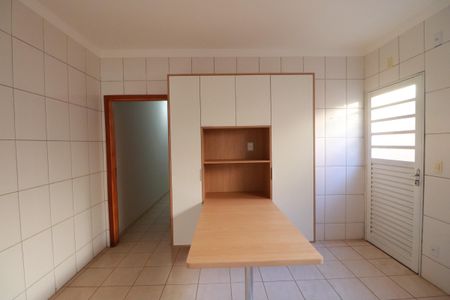 Casa para alugar com 125m², 3 quartos e 2 vagasCozinha 