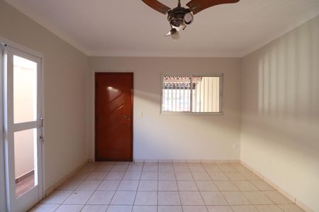 Casa para alugar com 125m², 3 quartos e 2 vagasSala