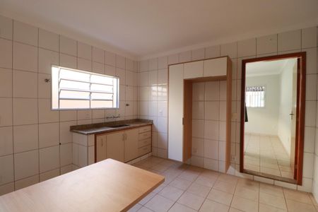 Cozinha  de casa para alugar com 3 quartos, 125m² em Jardim Irajá, Ribeirão Preto