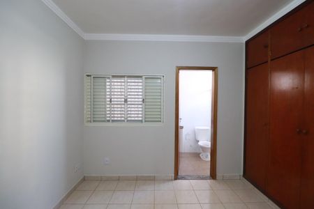 Casa para alugar com 125m², 3 quartos e 2 vagasSuite 