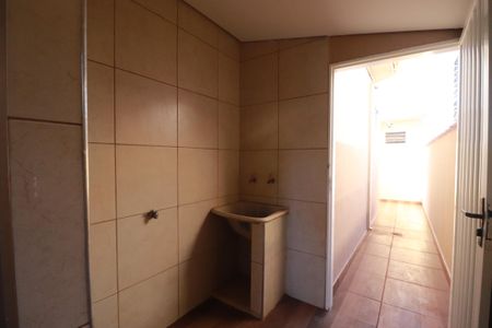 Área de serviço  de casa para alugar com 3 quartos, 125m² em Jardim Irajá, Ribeirão Preto