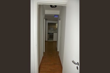 Apartamento à venda com 110m², 2 quartos e 1 vaga Apartamento à venda com 110m², 2 quartos e 1 vagaCorredor que leva aos quartos
