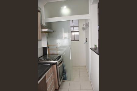 Apartamento à venda com 110m², 2 quartos e 1 vaga Apartamento à venda com 110m², 2 quartos e 1 vagaCozinha vista da area de serviço