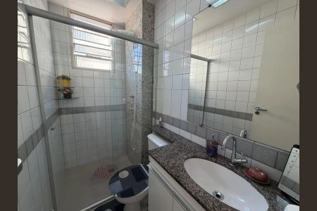 Banheiro social de apartamento para alugar com 3 quartos, 84m² em Buritis, Belo Horizonte