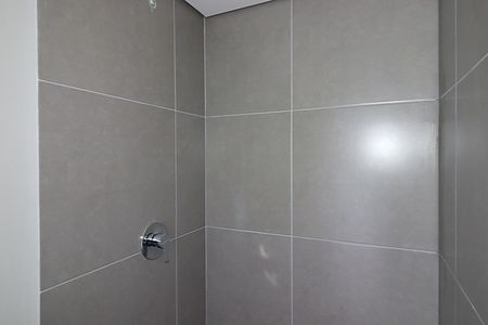 Banheiro de kitnet/studio à venda com 1 quarto, 29m² em Jardim do Salso, Porto Alegre