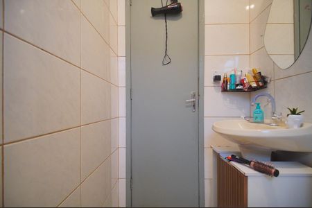 Banheiro de apartamento à venda com 2 quartos, 53m² em São Miguel, São Leopoldo