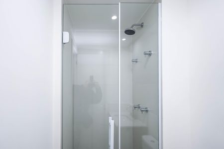 Banheiro de kitnet/studio para alugar com 1 quarto, 24m² em Jardim Vila Mariana, São Paulo