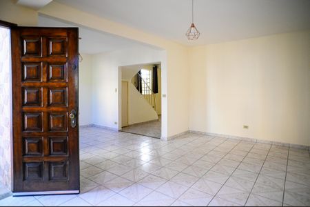 Casa para alugar com 3 quartos, 130m² em Vila Brasilina, São Paulo