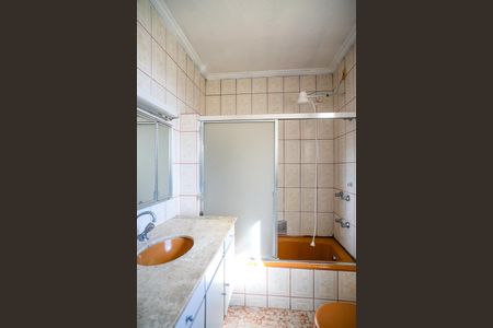 Banheiro social de casa para alugar com 3 quartos, 130m² em Vila Brasilina, São Paulo