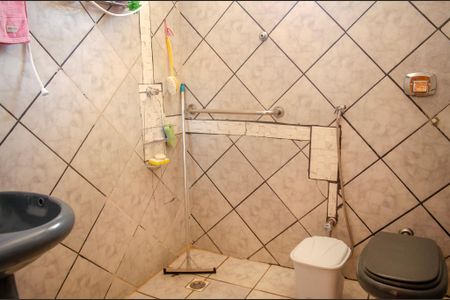 Banheiro social de casa à venda com 3 quartos, 178m² em Aeroviario, Goiânia