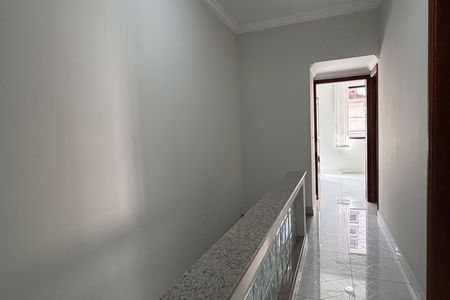 Casa para alugar com 226m², 5 quartos e 2 vagas Casa para alugar com 226m², 5 quartos e 2 vagasCorredor