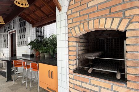 Casa para alugar com 226m², 5 quartos e 2 vagas Casa para alugar com 226m², 5 quartos e 2 vagasQuintal