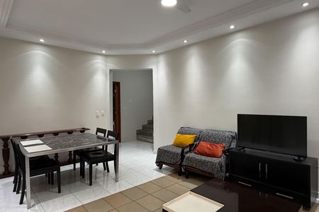 Sala de casa para alugar com 5 quartos, 226m² em Gonzaga, Santos