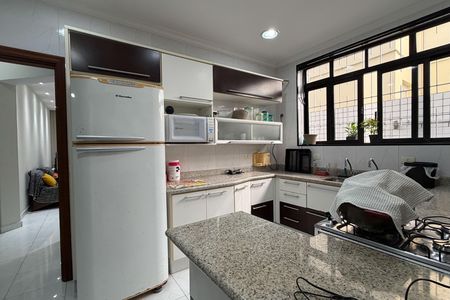 Casa para alugar com 226m², 5 quartos e 2 vagas Casa para alugar com 226m², 5 quartos e 2 vagasCozinha e Área de Serviço