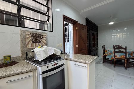 Casa para alugar com 226m², 5 quartos e 2 vagas Casa para alugar com 226m², 5 quartos e 2 vagasCozinha e Área de Serviço