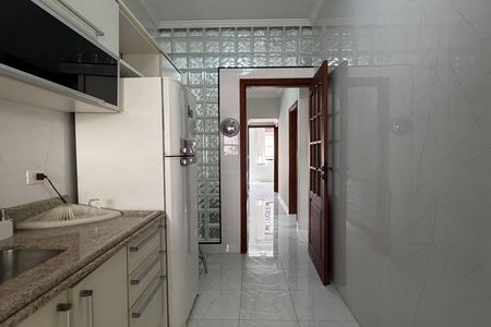 Casa para alugar com 226m², 5 quartos e 2 vagas Casa para alugar com 226m², 5 quartos e 2 vagasCozinha e Área de Serviço