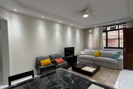 Sala de casa para alugar com 5 quartos, 226m² em Gonzaga, Santos