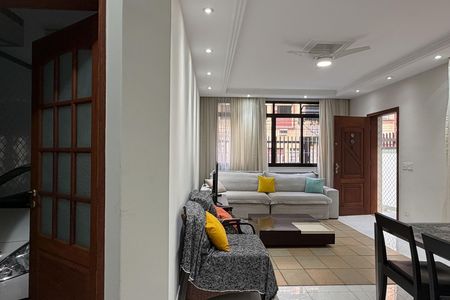 Casa para alugar com 226m², 5 quartos e 2 vagas Casa para alugar com 226m², 5 quartos e 2 vagasSala