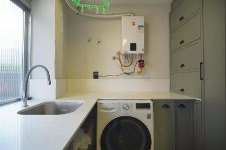 Cozinha e Área de Serviço de apartamento para alugar com 2 quartos, 73m² em Auxiliadora, Porto Alegre