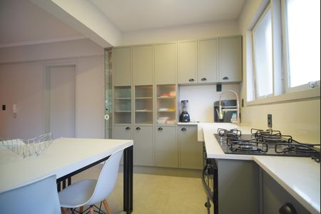 Cozinha de apartamento para alugar com 2 quartos, 73m² em Auxiliadora, Porto Alegre
