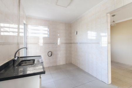 Cozinha de apartamento para alugar com 2 quartos, 56m² em Conjunto Residencial José Bonifácio, São Paulo