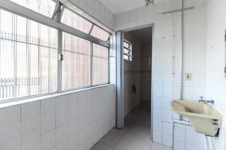 Área de Serviço de apartamento para alugar com 2 quartos, 56m² em Conjunto Residencial José Bonifácio, São Paulo