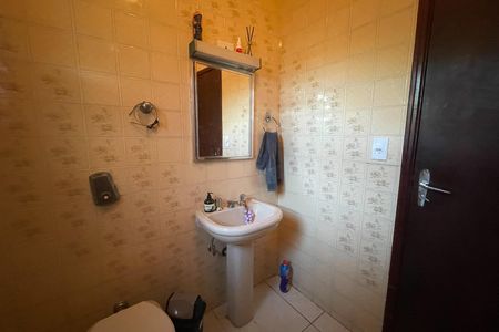 Banheiro social 2 de casa à venda com 3 quartos, 300m² em Vila Albertina, São Paulo