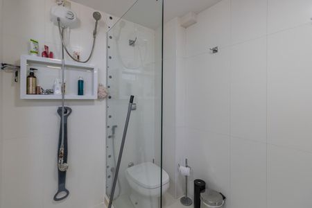 Apartamento à venda com 116m², 2 quartos e 1 vaga Apartamento à venda com 116m², 2 quartos e 1 vagaBanheiro da Suíte 1